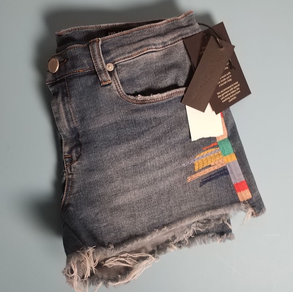 BlankNyc Denim Shorts - Picture 4 of 8